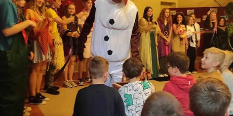 Klasa 2c brała udział w spektaklu pt. "Disney u Tuwima"