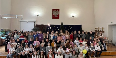 Przedstawienie ,,Bal pod choinką" w wykonaniu uczniów kl.2a