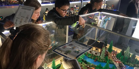 Wycieczka kół zainteresowań na wystawę Lego 